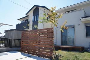 三重県三重郡 K様邸 天然木ウリンフェンス 目隠しフェンス ウッドフェンス お庭 外構