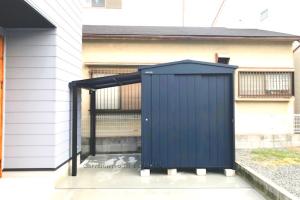 大阪府吹田市　マツモト物置テラス付きMN1818　おしゃれ物置　自転車置き場