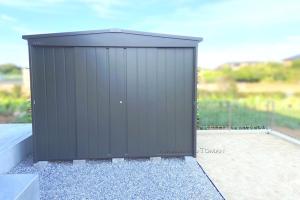 三重県鈴鹿市　I様邸 　マツモト物置　MN-2618　PG色　デザイン物置　エクステリア　外構