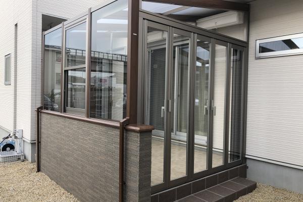 三重県四日市市　K様邸 　LIXIL　リクシル　ガーデンルーム・ココマ腰壁仕様　洗濯干し場　お庭