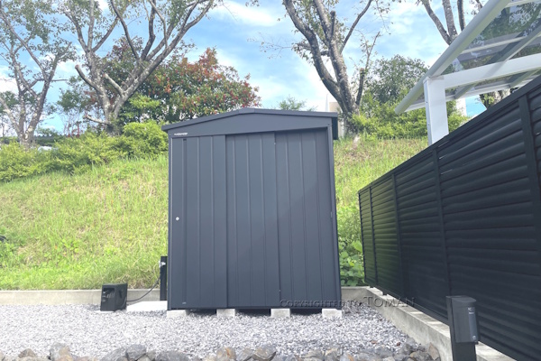 三重県亀山市　M様邸　マツモト物置　MN-1810　BN色　外構　物置　エクステリア　お庭