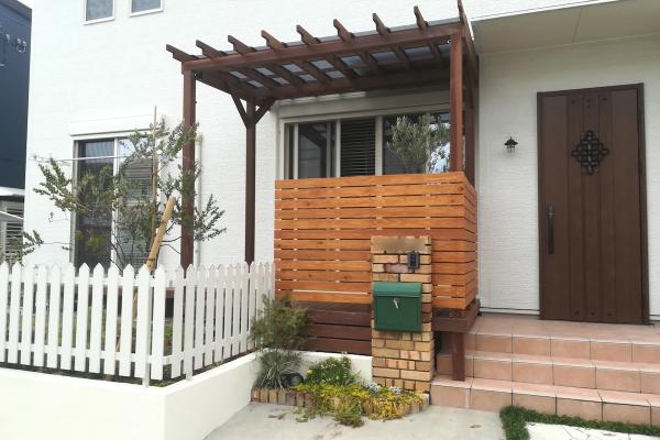 三重県桑名市　I様邸 　天然木ウッドデッキ　ウリンデッキ　木製パーゴラ　お庭　外構