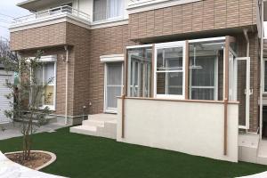 三重県鈴鹿市　 A様邸 　LIXILガーデンルーム　ココマ　腰壁タイプ　サンルーム　お庭　外構