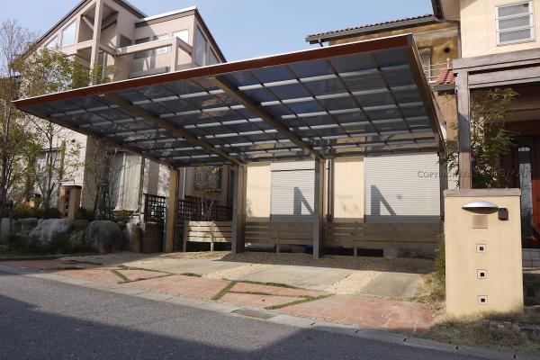 三重県亀山市　N様邸 　四国化成　マイポートNext木調3連棟　後方支持カーポート　車庫　外構